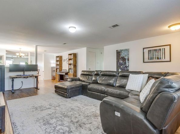 305  Chalkstone Drive , Fort Worth Texas 76131