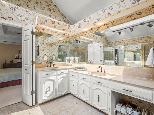 2704  Colonial Circle , McKinney Texas 75072