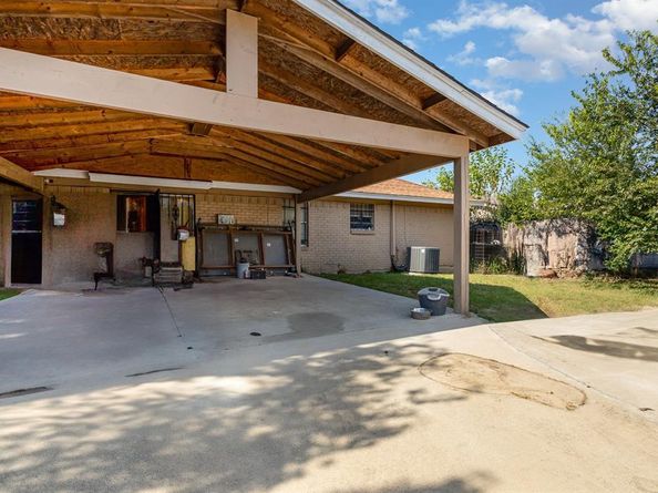 3462  Pebbleshores Drive , Dallas Texas 75241