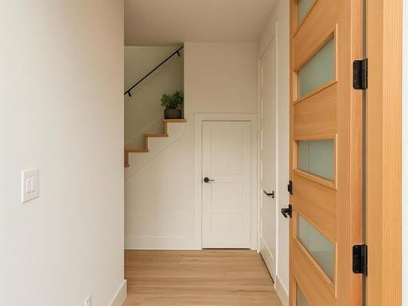 1121  Muncie Avenue , Dallas Texas 75212