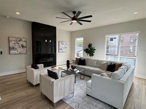 1121  Muncie Avenue , Dallas Texas 75212