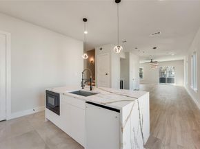 1121  Muncie Avenue , Dallas Texas 75212