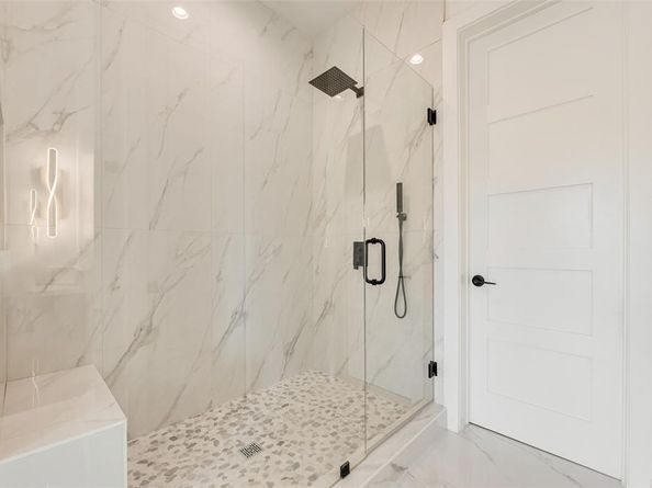 1121  Muncie Avenue , Dallas Texas 75212