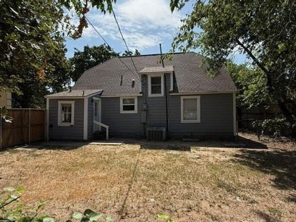 2115  Roanoke Avenue , Dallas Texas 75235