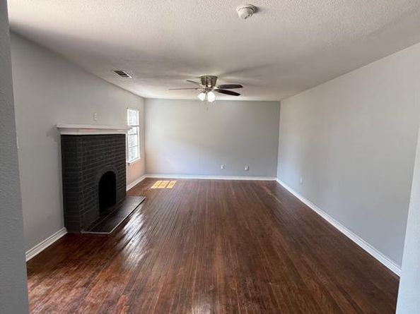 2115  Roanoke Avenue , Dallas Texas 75235