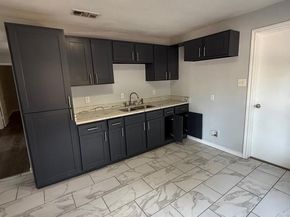 2115  Roanoke Avenue , Dallas Texas 75235