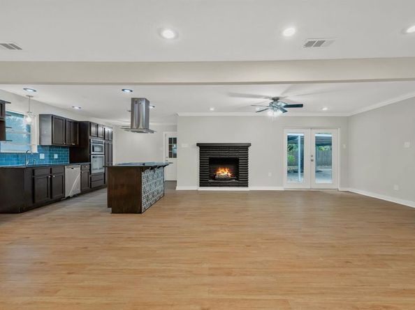 1204  Elby Street , Irving Texas 75061