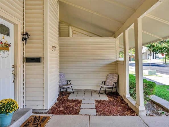 708  Arrowhead Circle , Garland Texas 75043