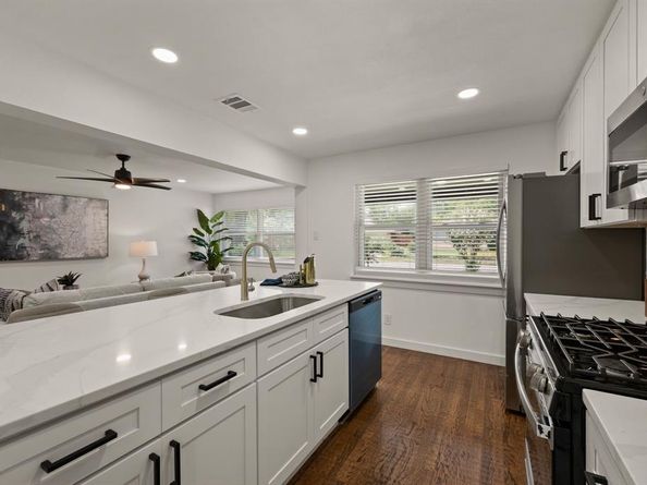 9916  Cloister Drive , Dallas Texas 75228