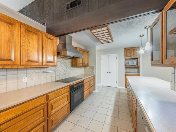 3316  Sheffield Drive , Arlington Texas 76013