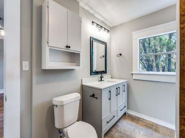 1425 S Lake Street , Fort Worth Texas 76104