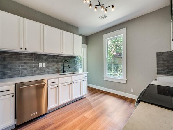 1425 S Lake Street , Fort Worth Texas 76104