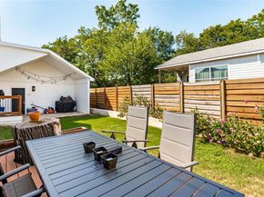 1723 N Edgefield Avenue , Dallas Texas 75208