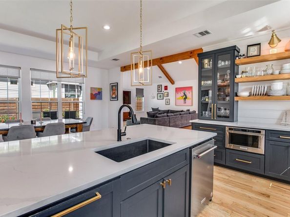 1723 N Edgefield Avenue , Dallas Texas 75208