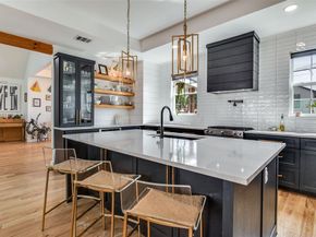 1723 N Edgefield Avenue , Dallas Texas 75208