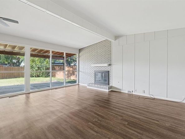 2942  Randy Lane , Farmers Branch Texas 75234