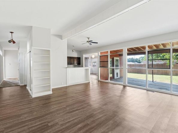 2942  Randy Lane , Farmers Branch Texas 75234