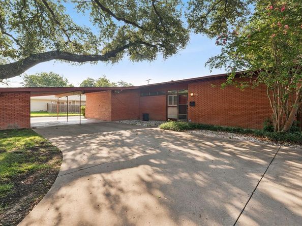 2942  Randy Lane , Farmers Branch Texas 75234
