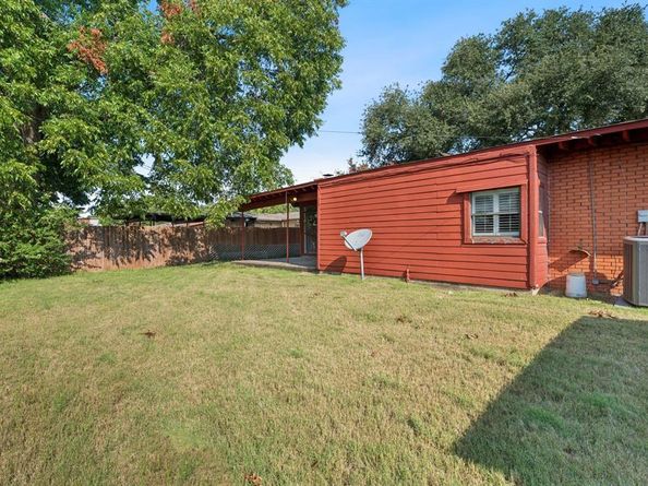 2942  Randy Lane , Farmers Branch Texas 75234