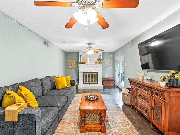 2308  Oldbridge Drive , Dallas Texas 75228