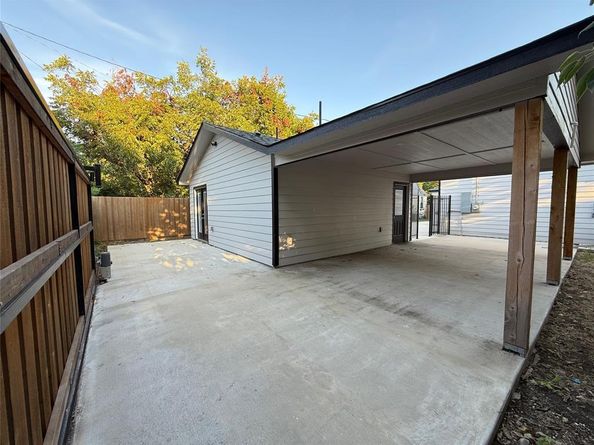 1019 E Waco Avenue , Dallas Texas 75216