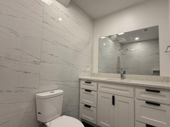 1019 E Waco Avenue , Dallas Texas 75216