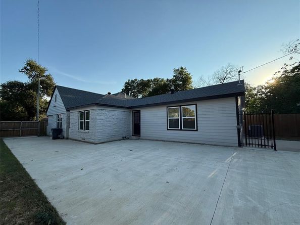 1019 E Waco Avenue , Dallas Texas 75216