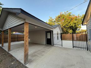 1019 E Waco Avenue , Dallas Texas 75216