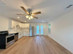 1019 E Waco Avenue , Dallas Texas 75216