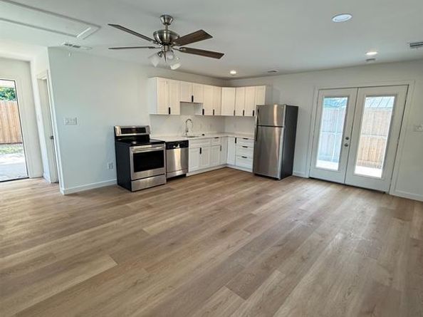1019 E Waco Avenue , Dallas Texas 75216