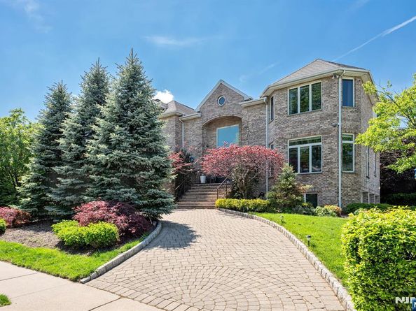 1115 Arcadian Way, Fort Lee NJ 07024