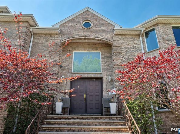 1115 Arcadian Way, Fort Lee NJ 07024