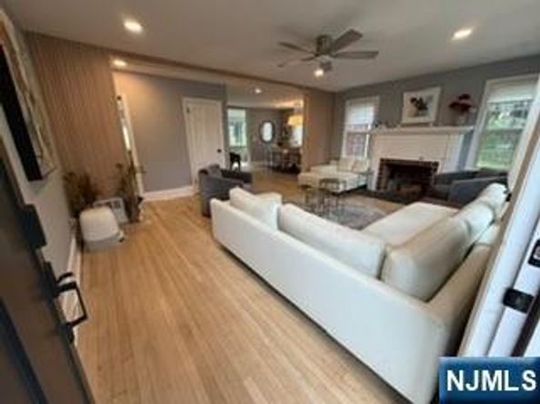 201 Cumley Terrace, Leonia NJ 07605