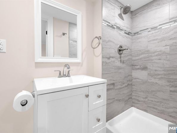 1068 Fairview Lane, Fort Lee NJ 07024