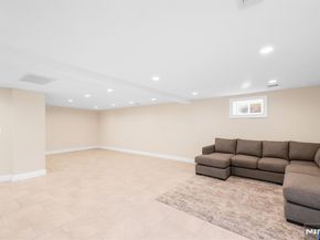 1068 Fairview Lane, Fort Lee NJ 07024