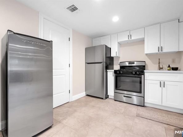 1068 Fairview Lane, Fort Lee NJ 07024