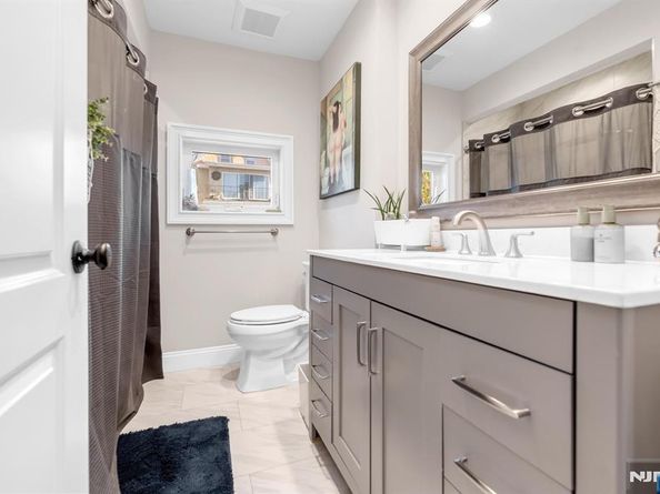 1068 Fairview Lane, Fort Lee NJ 07024