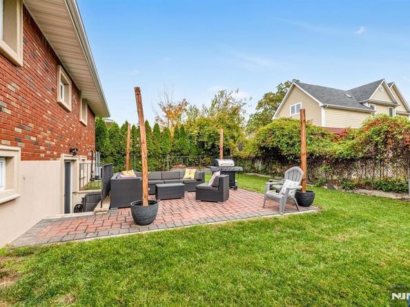 1068 Fairview Lane, Fort Lee NJ 07024