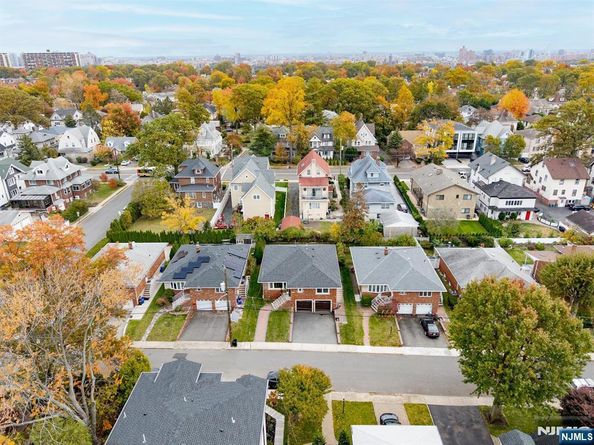 1068 Fairview Lane, Fort Lee NJ 07024