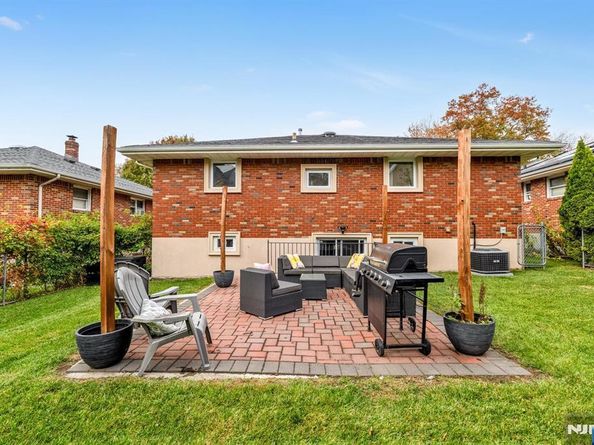 1068 Fairview Lane, Fort Lee NJ 07024