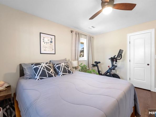 1068 Fairview Lane, Fort Lee NJ 07024