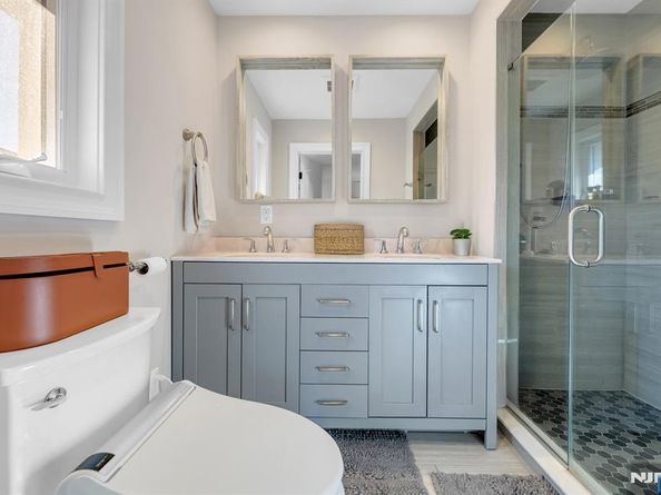 1068 Fairview Lane, Fort Lee NJ 07024