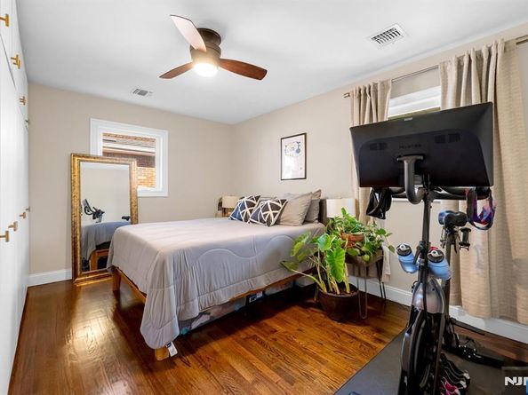 1068 Fairview Lane, Fort Lee NJ 07024