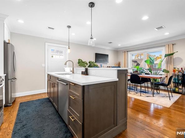 1068 Fairview Lane, Fort Lee NJ 07024