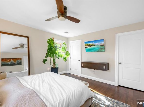 1068 Fairview Lane, Fort Lee NJ 07024