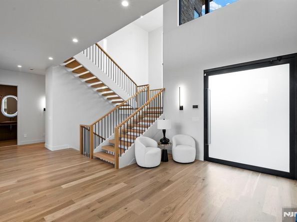 577 Floyd Street, Englewood Cliffs NJ 07632