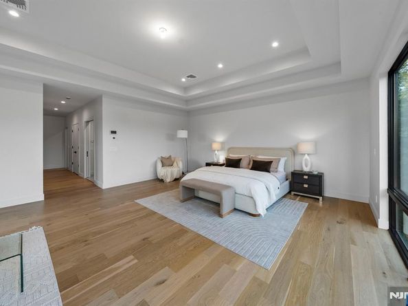 577 Floyd Street, Englewood Cliffs NJ 07632