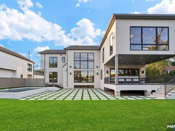 577 Floyd Street, Englewood Cliffs NJ 07632