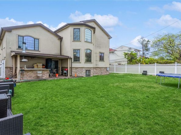 Undisclosed Address #L3543542, North Woodmere NY 11581