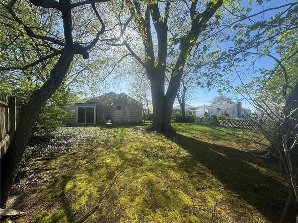 2 Glenda Drive, West Babylon NY 11704